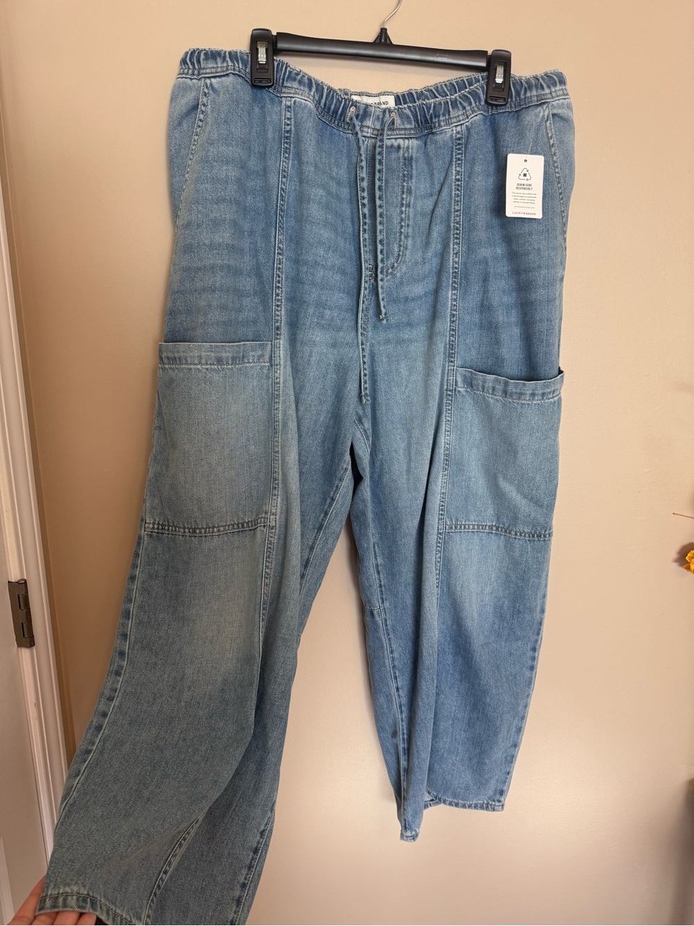 Lucky Brand Pull On Barrel Leg Jeans